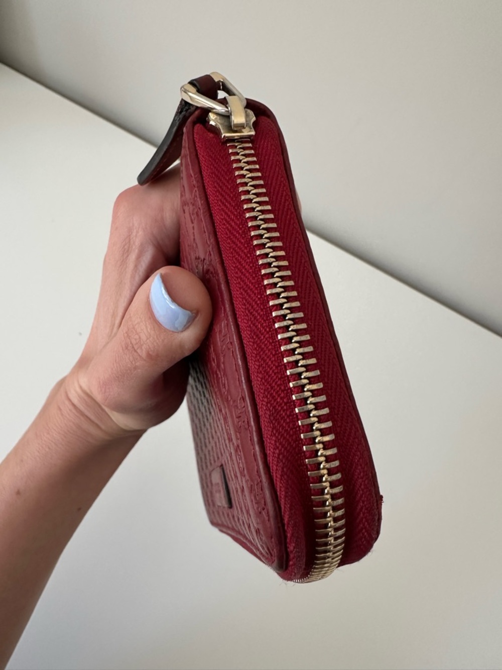 Gucci Red Microguccissima GG Zip-Around Wallet - Picture 5 of 8